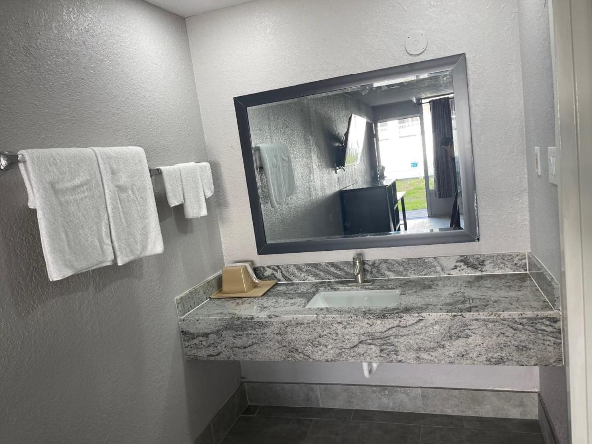 Motel Savannah Georgetown Bagian luar foto